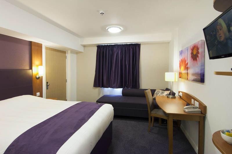 Premier Inn Chorley North ภายนอก รูปภาพ